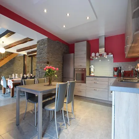 Сasa de vacaciones Farmhouse Cottage In The Ardennes With Hot Tub, Billiards & All Modern Comforts *