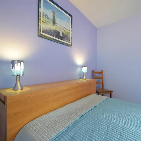 Pretty With Billart And 2 Bathrooms