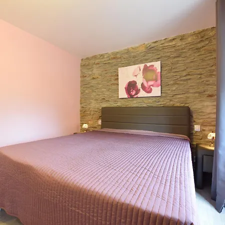 Farmhouse Cottage In The Ardennes With Hot Tub, Billiards & All Modern Comforts Hébergement de vacances