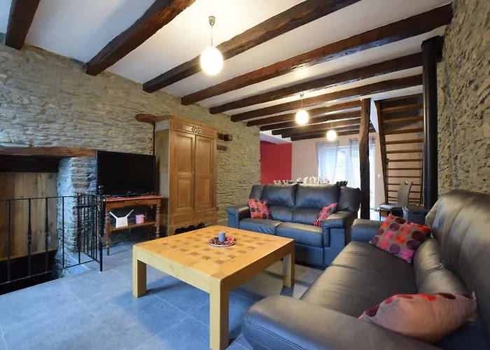 Pretty With Billart And 2 Bathrooms