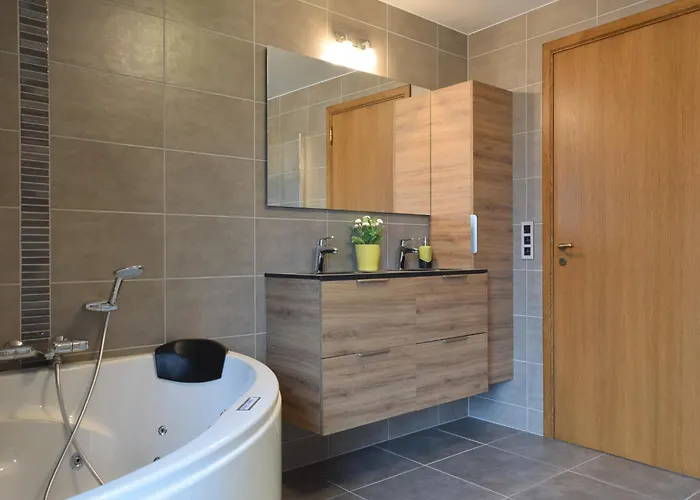 Дом отдыха Pretty With Billart And 2 Bathrooms Marfontaine
