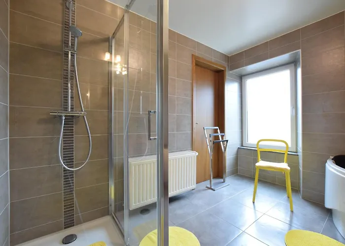 Pretty With Billart And 2 Bathrooms *