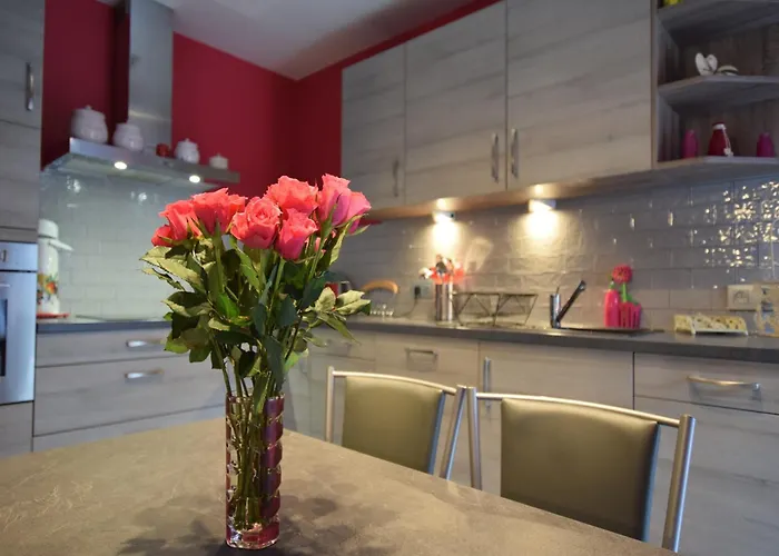Дом отдыха Pretty With Billart And 2 Bathrooms